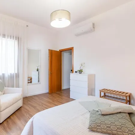 Pet-friendly & Modern With Garden